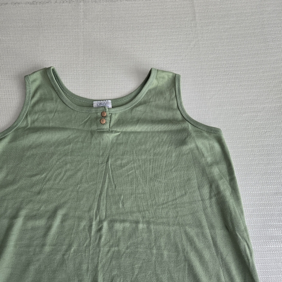 Only Necessities 7-0067-4 Women's 1X Sleeveless Green Tank Top 2 Button - Picture 4 of 10